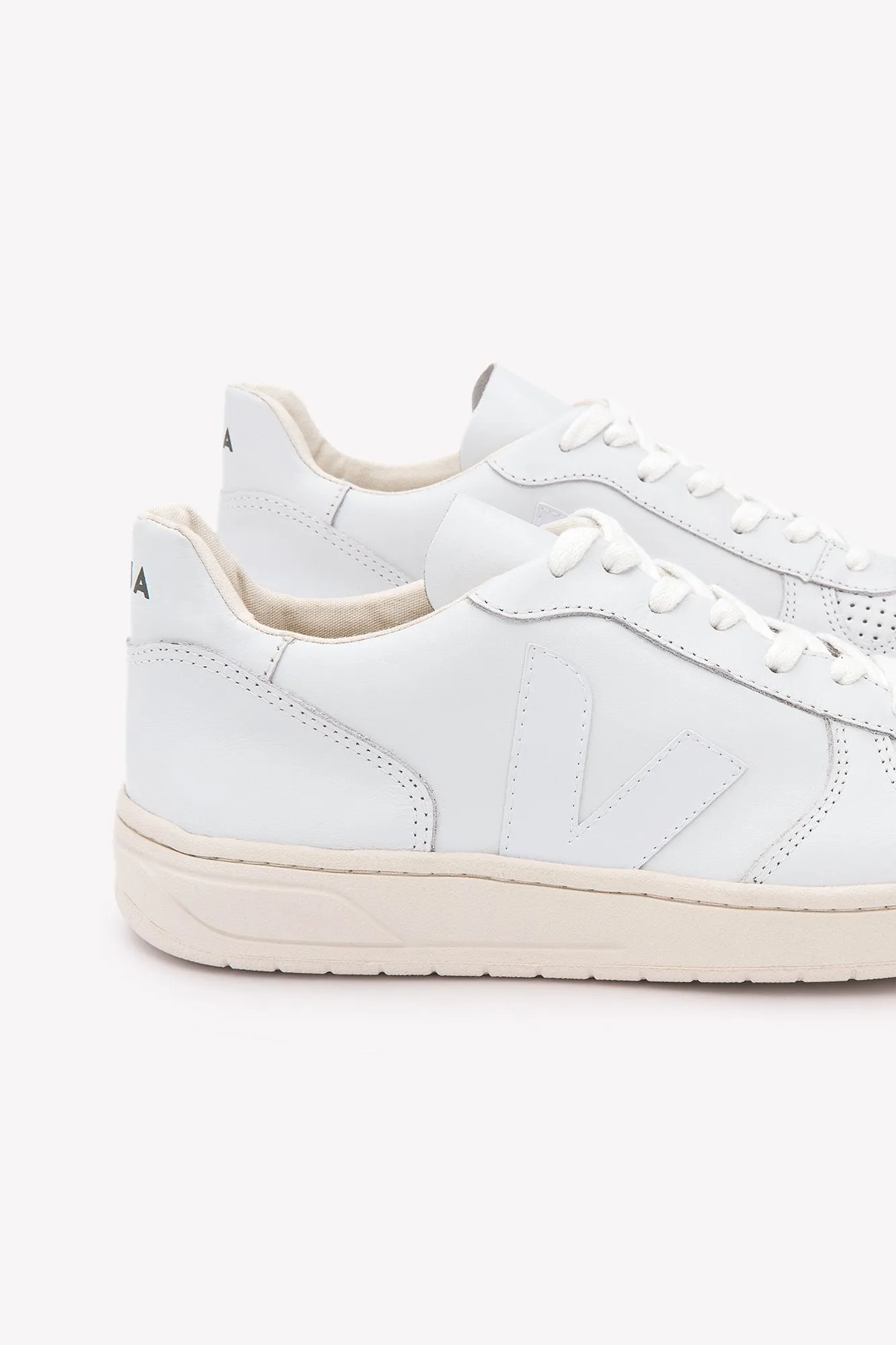 Veja Men's V10 Sneaker