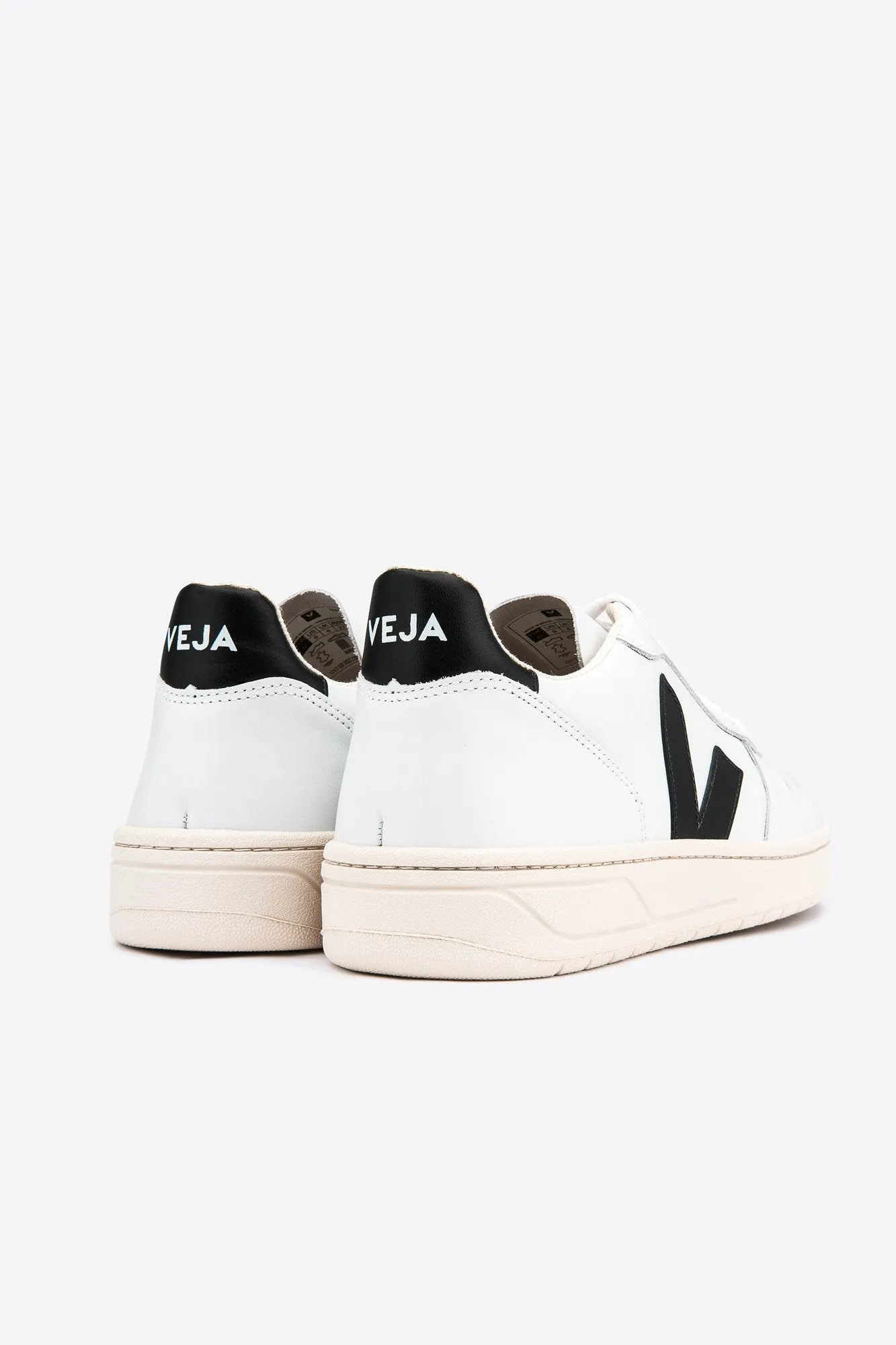 Veja Men's V10 Sneaker