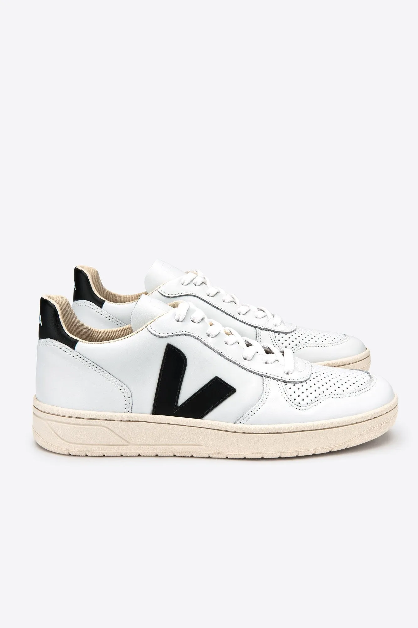 Veja Men's V10 Sneaker