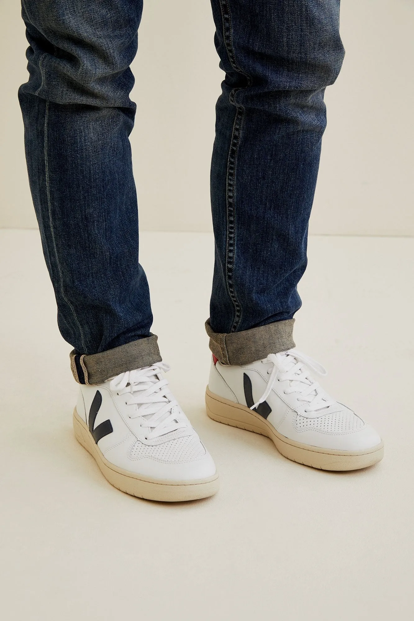 Veja Men's V10 Sneaker