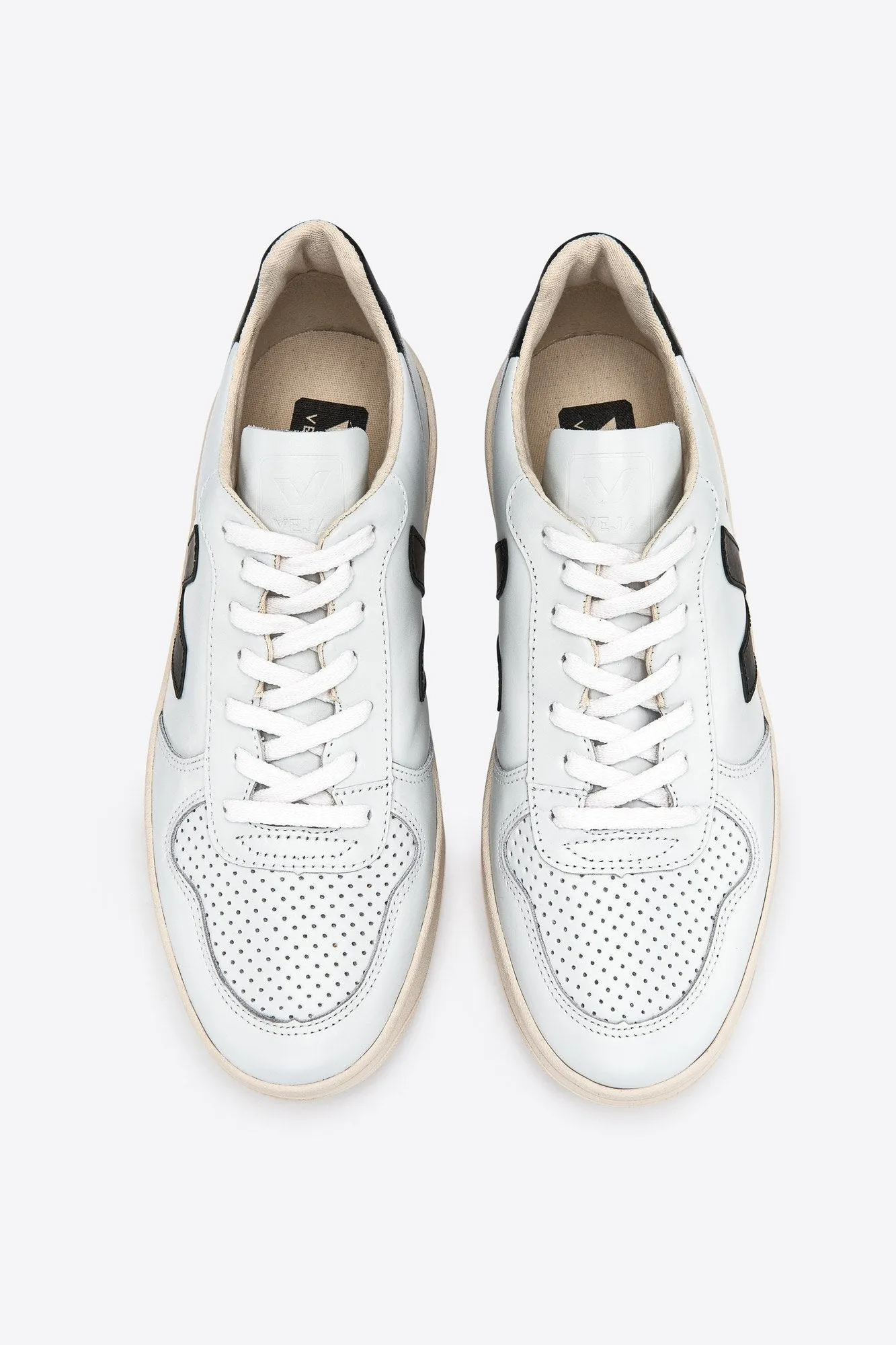Veja Men's V10 Sneaker